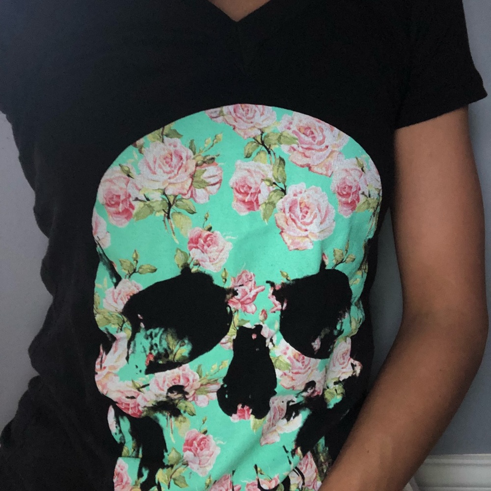 Skull V-Neck
